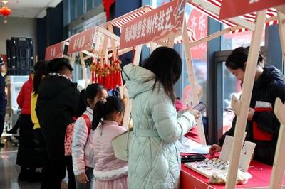 賞“非遺”、品美食，“其樂龍龍”迎新春 手工藝品